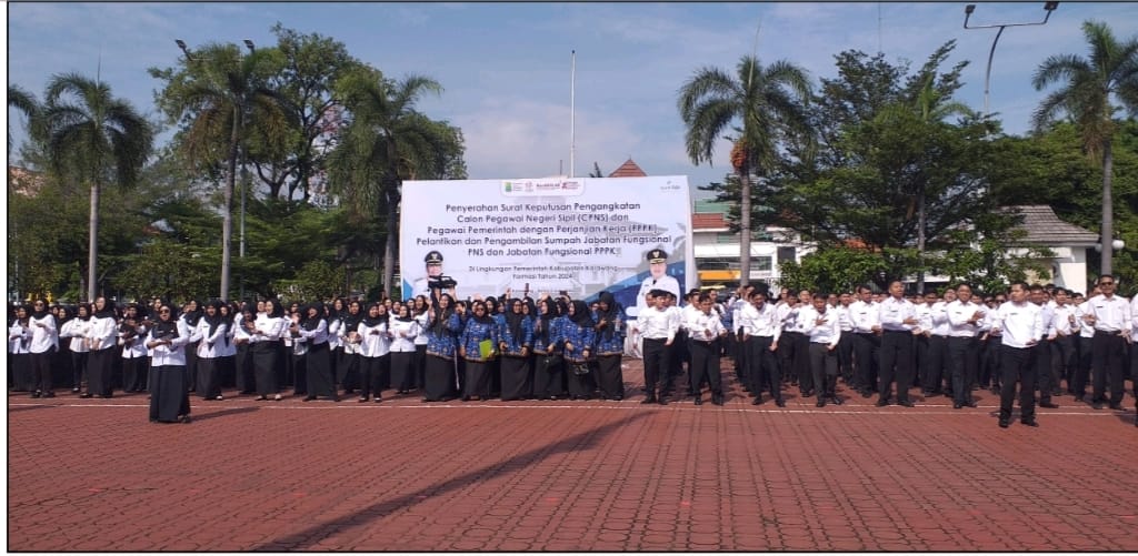 Bupati Karawang serahkan SK Pengangkatan CPNS Dan PPPK