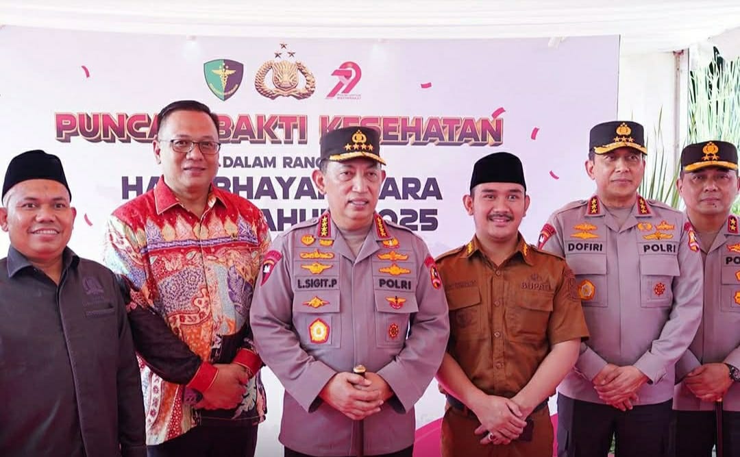 Bupati Bekasi Ade Kuswara Kunang Menghadiri Bakti Kesehatan Hari Bhayangkara ke-79.