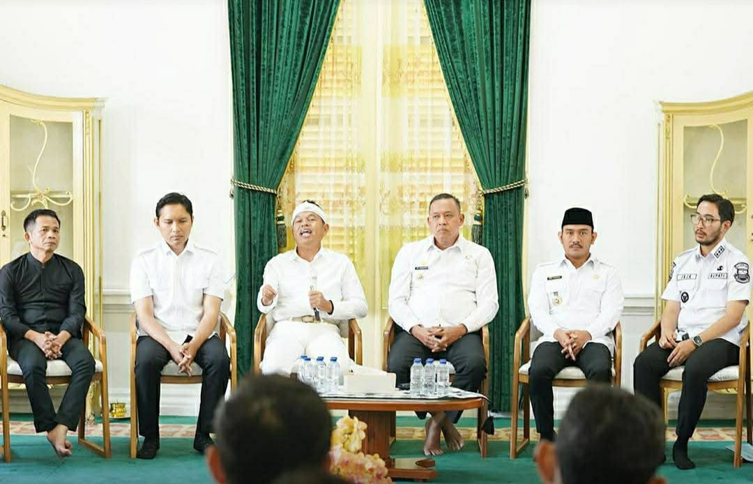 Bupati Bekasi Hadiri Rapat Strategi Pembangunan Jalan Poros Desa Se-Jawa Barat Di Purwakarta.