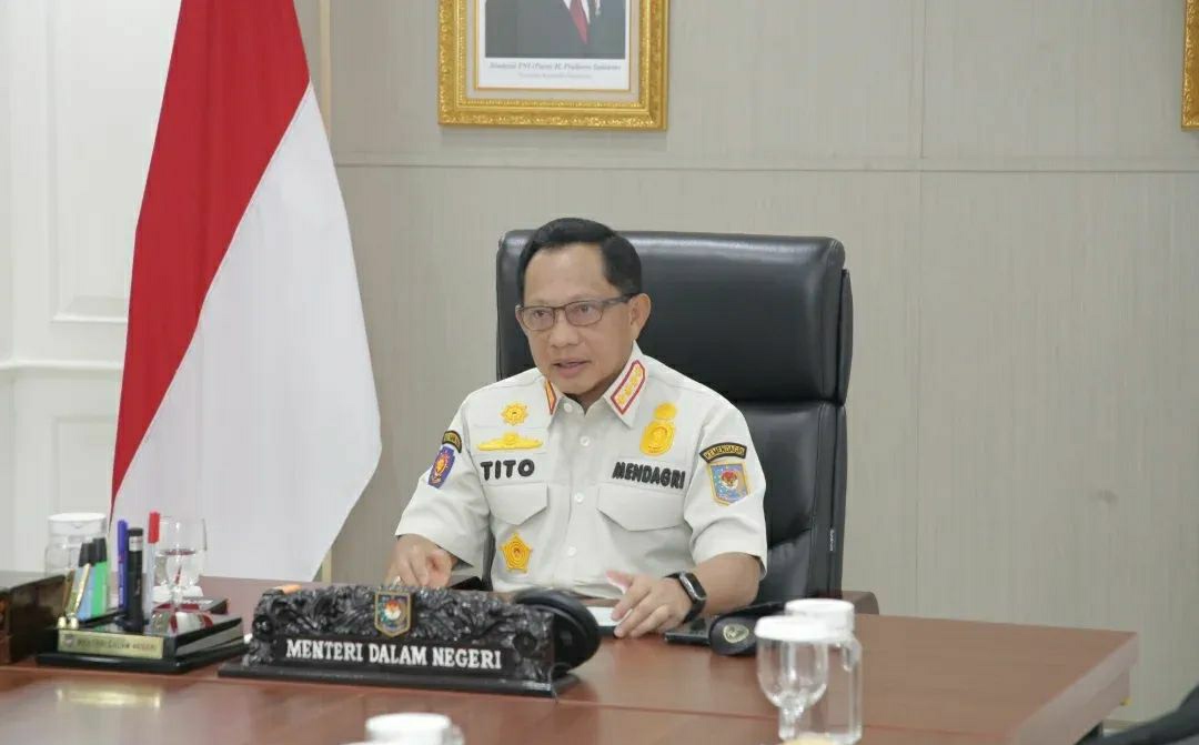 Mendagri Tito Karnavian Pimpin Rapat Penguatan Kapasitas Secara Virtual Dengan Satpol PP dan Satlinmas.