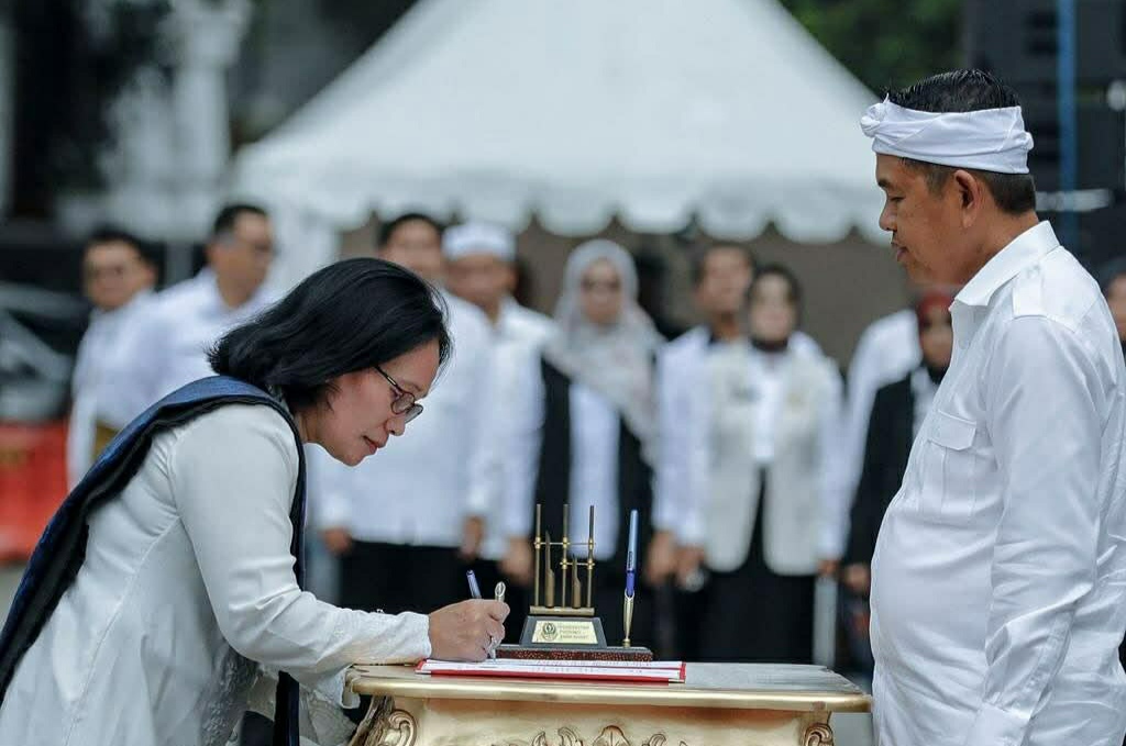 Layani Pendidikan Rakyat Dengan Baik ; Gubernur Jawa Barat Melantik 641 Kepala Sekolah SMA,SMK dan SLB