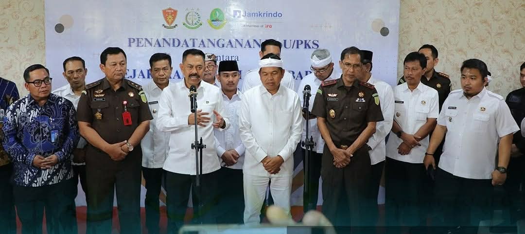 Pidana Kerja Sosial Bagi Pelaku Pidana ; Gubernur Jawa Barat Tandatangani (MoU) Dengan Kejati Jabar