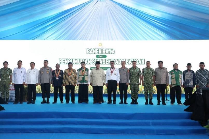 Kabupaten Karawang Tuan Rumah Kegiatan Panen Raya Swasembada Pangan Kabupaten Karawang Tuan Rumah Kegiatan Panen Raya Swasembada Pangan