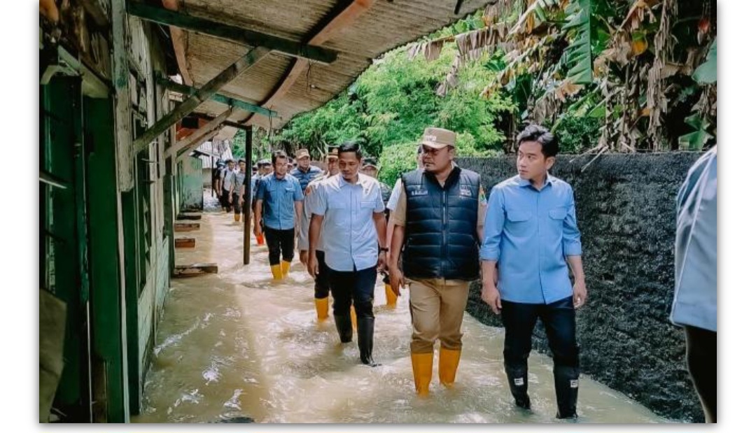 Wakil Bupati Karawang Dampingi Wapres Gibran Rakabuming Tinjau Lokasi Banjir. Wakil Bupati Karawang Dampingi Wapres Gibran Rakabuming Tinjau Lokasi Banjir.