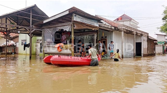 Dinas Kesehatan Kabupaten Bekasi Beri Pelayanan Kesehatan Secara Konfrehensip Bagi Warga Terdampak Banjir