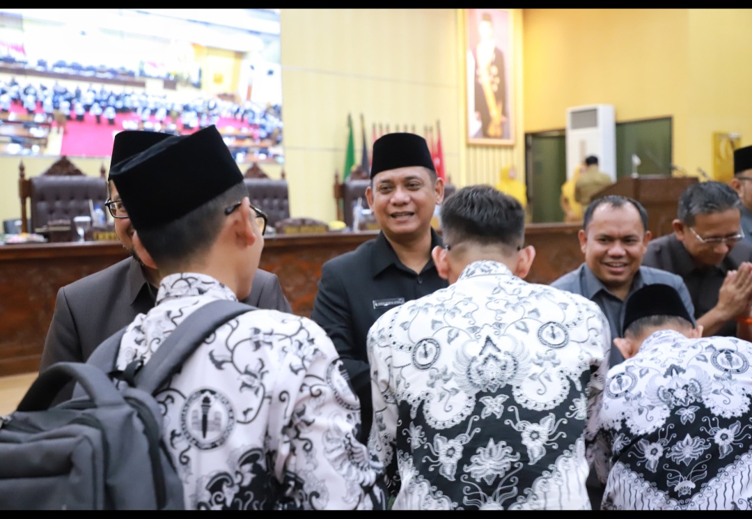 Plt Bupati Bekasi Asep Surya Atmaja Mendukung Pembentukan Raperda Perlindungan Guru
