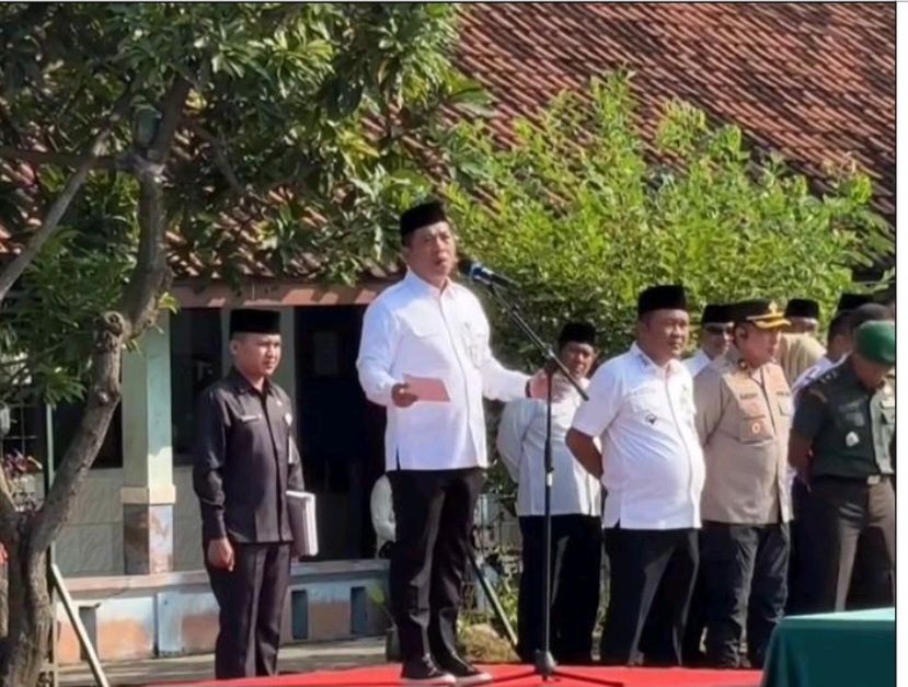 Bupati Karawang Aep Syaepuloh Mengukuhkan Kepala Sekolah SD – SMP Pendidikan Sebuah Kapal Besar Pencetak SDM Unggul