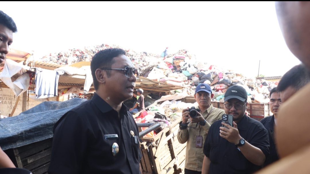 Warga Melaporkan TPS Ilegal Respon Cepat Plt Bupati Bekasi Langsung Menutup TPS di Tambun Utara