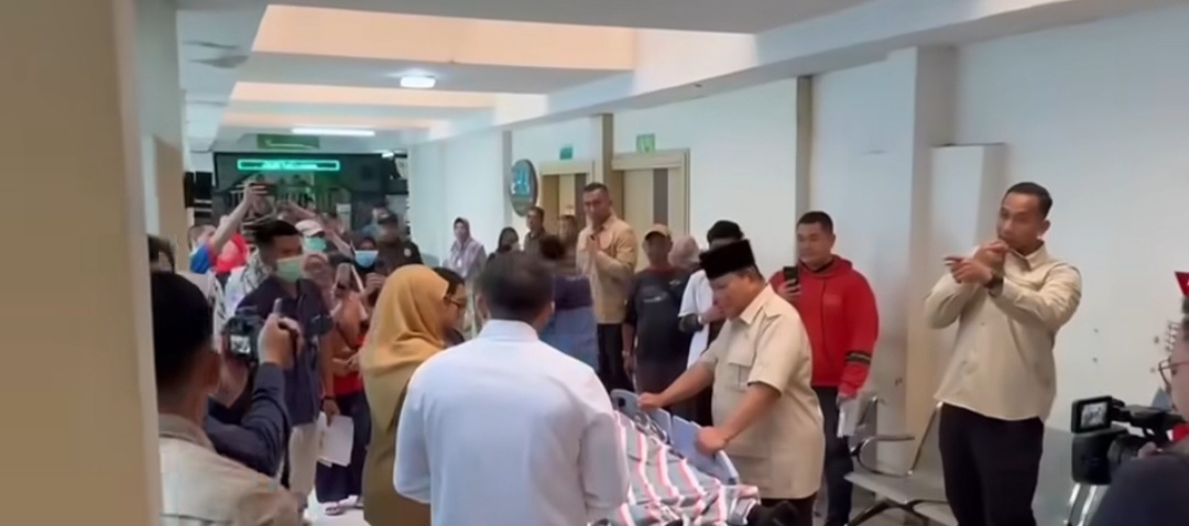 Pagi Pagi Presiden Prabowo Jenguk Korban Tabrakan KA di RSUD Bekasi Jawa Barat.