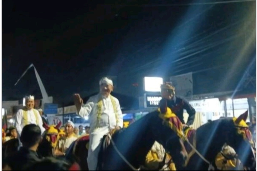Bupati Karawang dan Gubernur Jawa Barat KDM Kawal Kirab Mahkota Binokasih