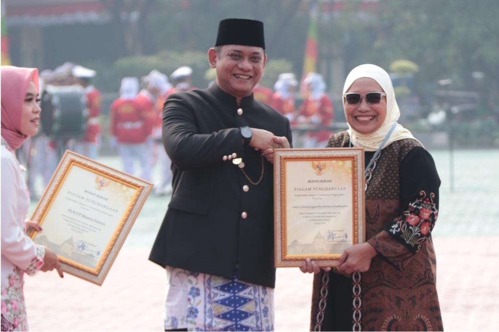 CCEP Dukung Program Pembangunan Daerah Raih Penghargaan Dari Pemkab Bekasi CCEP Dukung Program Pembangunan Daerah Raih Penghargaan Dari Pemkab Bekasi