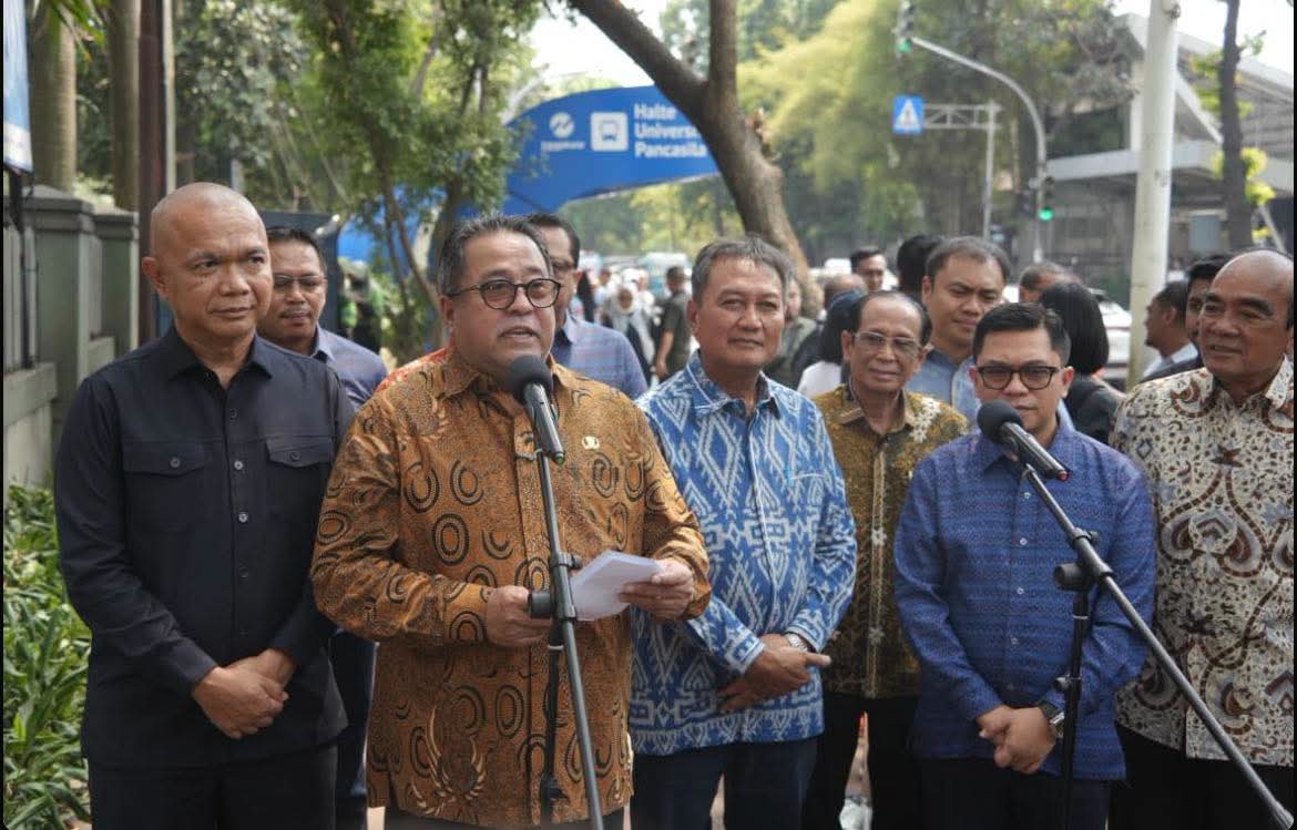 Wagub DKI Jakarta Rano Karno Resmikan Halte Universitas Pancasila Perkuat Akses Transportasi Publik. Wagub DKI Jakarta Rano Karno Resmikan Halte Universitas Pancasila Perkuat Akses Transportasi Publik.
