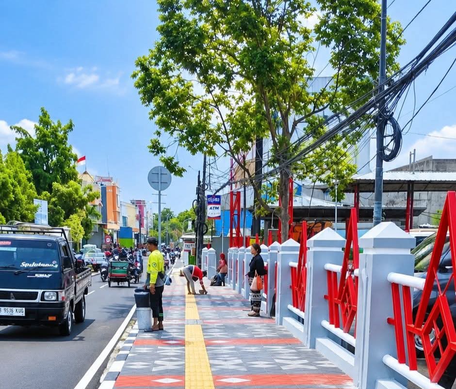 Trotoar Cantik Jalan Ir H. Juanda Gebrakan Walikota Bekasi Yang Dulunya Kumuh Jadi Rapih Trotoar Cantik Jalan Ir H. Juanda Gebrakan Walikota Bekasi Yang Dulunya Kumuh Jadi Rapih