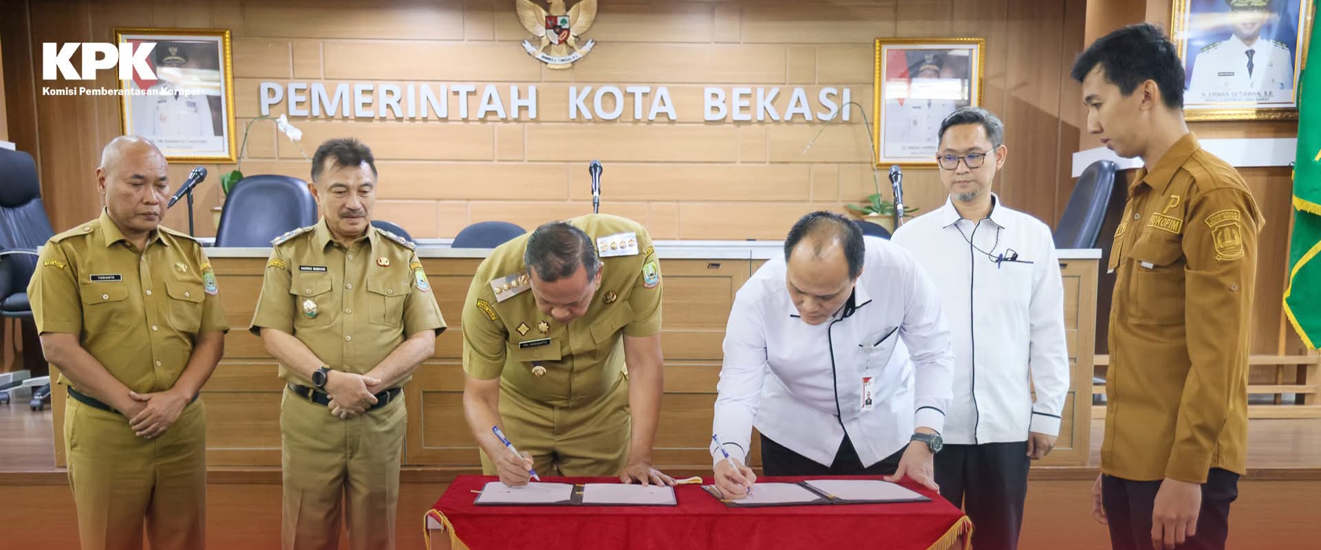 KPK Hibahkan Aset Rampasan Senilai Rp.3,6 Miliar Untuk Polder Resapan Air di Kota Bekasi. KPK Hibahkan Aset Rampasan Senilai Rp.3,6 Miliar Untuk Polder Resapan Air di Kota Bekasi.