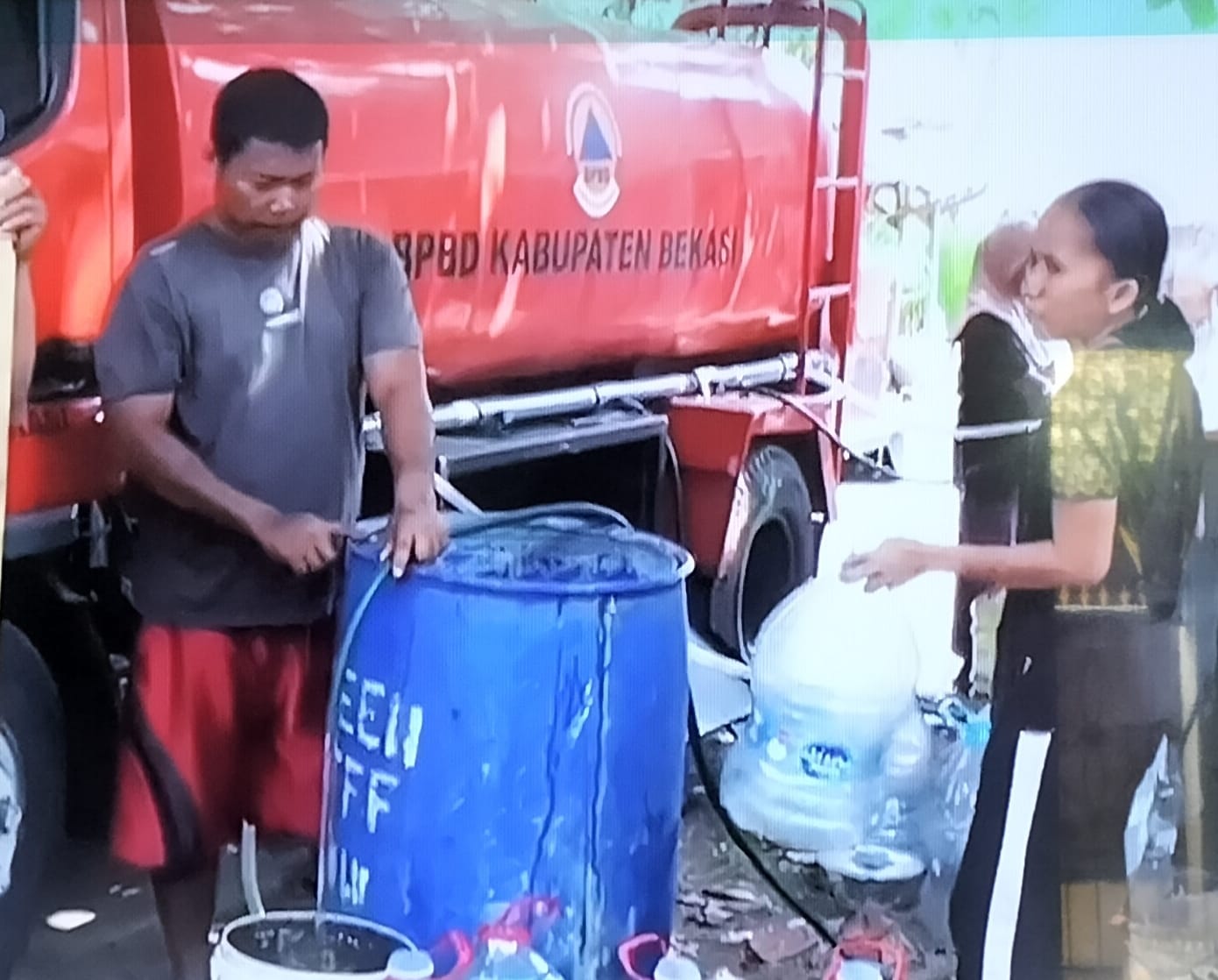 Pemkab Bekasi Kolaborasi Salurkan Bantuan 12,8 Juta Liter Air Bersih Untuk Warga Kekeringan Pemkab Bekasi Kolaborasi Salurkan Bantuan 12,8 Juta Liter Air Bersih Untuk Warga Kekeringan
