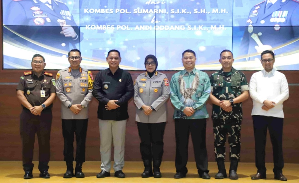 Serah Terima Jabatan Kapolres Bekasi, Plt Bupati Tegaskan Forkopimda Siap Bersinergi. Serah Terima Jabatan Kapolres Bekasi, Plt Bupati Tegaskan Forkopimda Siap Bersinergi.